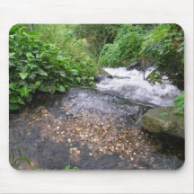 Mehr als 3 Münzen in einem Brunnen Mousepad