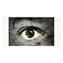Menschliches Auge serrounded durch die Schale der  Photokarten