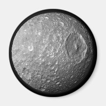 Mimas der Mond von Saturn von Cassini Raumfahrzeug Magnets