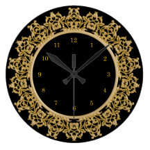 Mit Filigran geschmückte Wanduhr