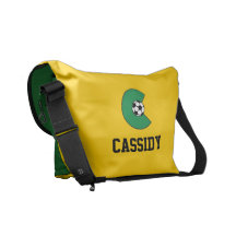 Monogramm des Buchstabe-C im Fußball-Grün Kuriertasche