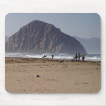 Morro Felsen setzt Surfer auf den Strand Mousepads