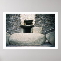 Newgrange Irland: Alte gewundene Steinsymbole Plakat