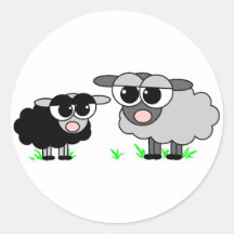 Niedliche kleine schwarze Schafe u. große graue Sc