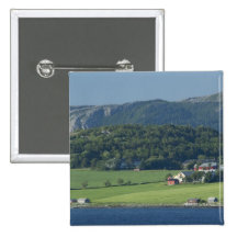 Norwegen, Trondheimsforden, Trondheim. Typisch Anstecknadelbuttons