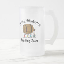 Offizielles Oktoberfest trinkendes Team Kaffee Tassen
