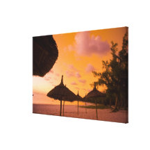 Palapa Art-Strandhütten am Sonnenaufgang, Schönhei Gespannter Galeriedruck