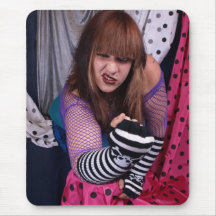 Punkmädchen mit den Schädeln Mauspads