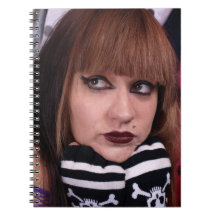 Punkmädchen mit den Schädeln Notizbuch
