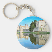Reflexionen von einem majestätischen Schloss Schlüsselbänder