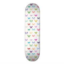 Regenbogenschmetterlingsmuster Skateboardbrett