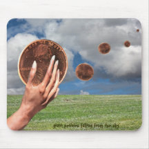 Riesigen Pennys, der vom Himmel, mousepad fällt
