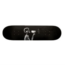 RÖNTGENSTRAHL-SKELETT AUF MEGAPHON - B&W SKATEBOARDDECK