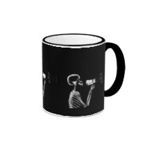 RÖNTGENSTRAHL-SKELETT AUF MEGAPHON - B&W TEE TASSE