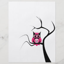 Rosa Zuckerschädel-Eule im Baum-Flyer