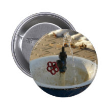 Rostiger Brunnen Anstecknadelbutton