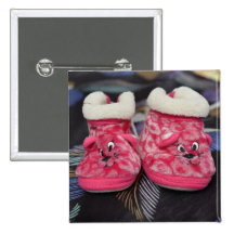 Rote Babyschuhe Anstecknadelbutton