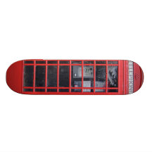 Rote Telefonzelle Londons Skateboardbretter