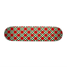 Rote Tupfen und kleine grüne Quadrate Skateboard Bretter