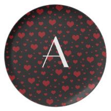 Rotes Herzschwarzes des Monogramms Flacher Teller