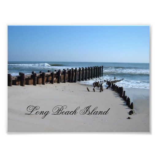 Rustikale Schutzwand auf Strand Kunstphotos