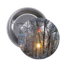 Schneefall-Sonnenaufgang CricketDiane Snowy Wald S Anstecknadel