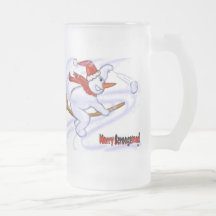 Schneemann auf Besen-werfendem Schneeball Tee Haferl
