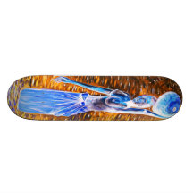Schulterfreie afrikanische Frauen-tragender Korb,  Skateboardbrett
