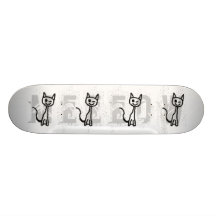 Schwarze Katze, blinzelnd Skateboardbrett