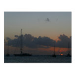 Segelboote in der Sonnenuntergang-Postkarte