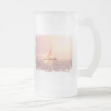 Sonnenuntergang-Segelboot-mattierter Bier-Becher Tee Tasse