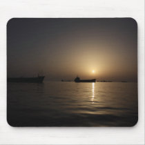 Sonnenuntergang - Tartus Seehafen mit Schiffen mauspads