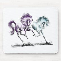 Spielerische scherzende wilde Pferde Mousepad