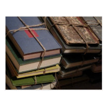 Stapel des alten Buches Postkarte