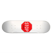 Stoppschild für eine Ursache Bedrucktes Skateboard