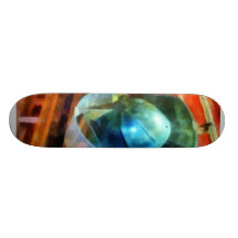 Sturzhelm, der am Löschfahrzeug hängt Personalisiertes Skateboarddeck