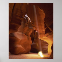 Sunbeam, der Tumbleweed auf Schluchtboden schlägt Poster