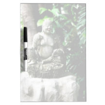 Thailändischer lachender Buddha im trockenen Lösch Whiteboard