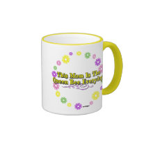 This Mom Is The Queen Bee Everyday Type FlowerRing tassen