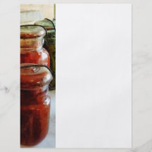 Tomaten und Schnur-Bohnen in einmachenden Gläsern Flyerbedruckung