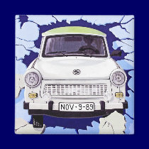 Trabant-Auto, hellblau, Berliner Mauer magnete