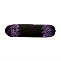 Tropisches Blumen-Muster lila u. schwarz Skateboard Bretter