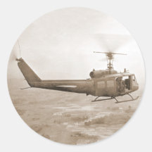 UH-1 Huey über Vietnam-Reispaddyaufkleber