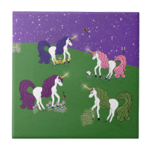 Unicorns auf dem Gebiet unter lila Himmel-Cartoon- Keramikfliesen