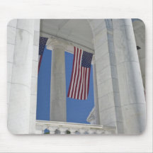 USA, VA, Arlington. Amerikanische Flaggen werden g Mousepads