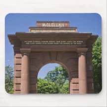 USA, VA, Arlington. McClellan Tor in Arlington Mauspads