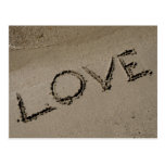 Valentines-Liebe geschrieben auf den Sand Postkarten