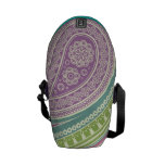 Verdrehtes lila Paisley Kuriertasche