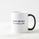 Vertrauen Sie, dass ich ich ein Kontrolleur bin Tasse