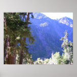 Verzauberter Tal-lila Berg als die Sun-Sets Plakat